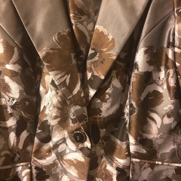 Perfect for Fall suit - Picture 2 of 4